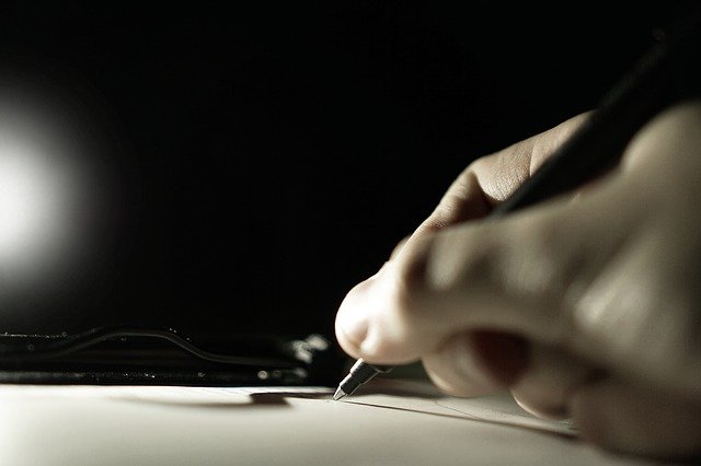 La signature d'une main courante au commissariat