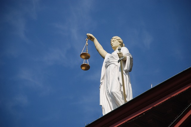 Contacter un avocat peut vous permettre de préparer au mieux l'audience devant le juge des enfants ou le tribunal pour enfants.