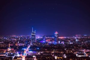 Faire appel à un avocat d'affaires à Lyon pour son entreprise permet de faire valoir les droits de sa société et de négocier aimablement des accords en cas de différend.