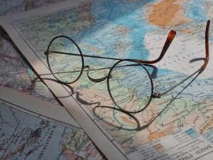 Comprendre les aspects juridiques de la franchise internationale est crucial. Un avocat franchise internationale vous guide sur les contrats, les réglementations locales et les clauses de non-concurrence.