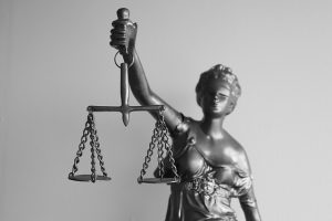 Comment un avocat accompagne une entreprise lors d'une procédure judiciaire ?